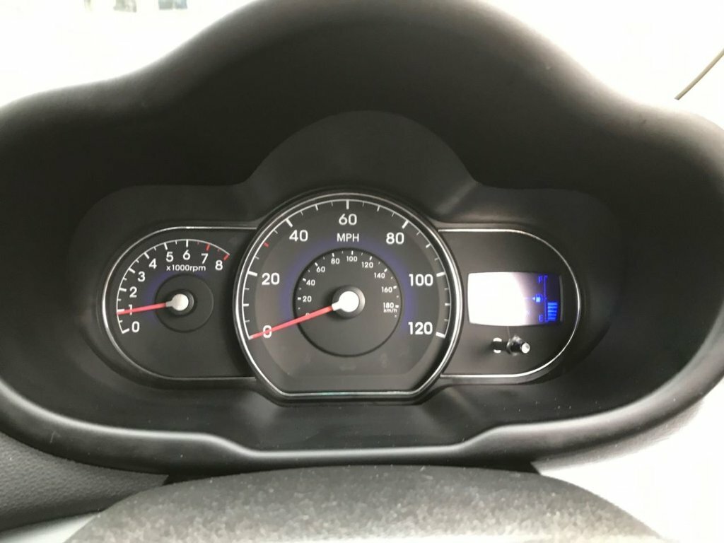 Hyundai I10 Active White #17