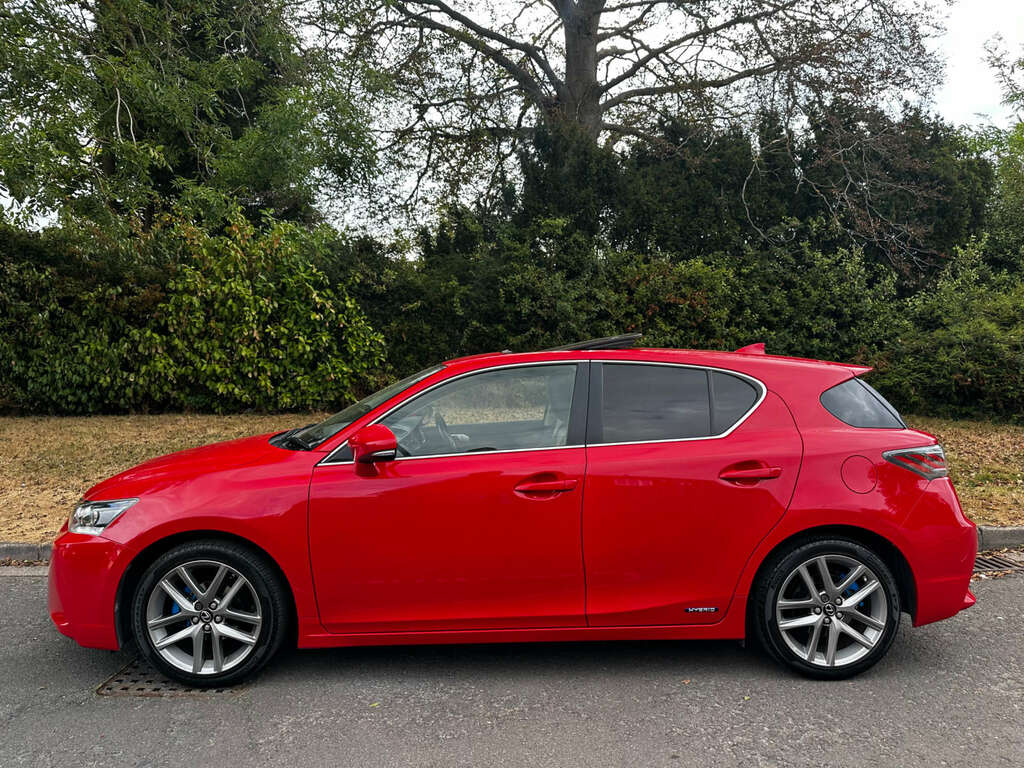 Lexus CT Hatchback 1.8 Ct 200H Advance Cvt 2015 Red #4