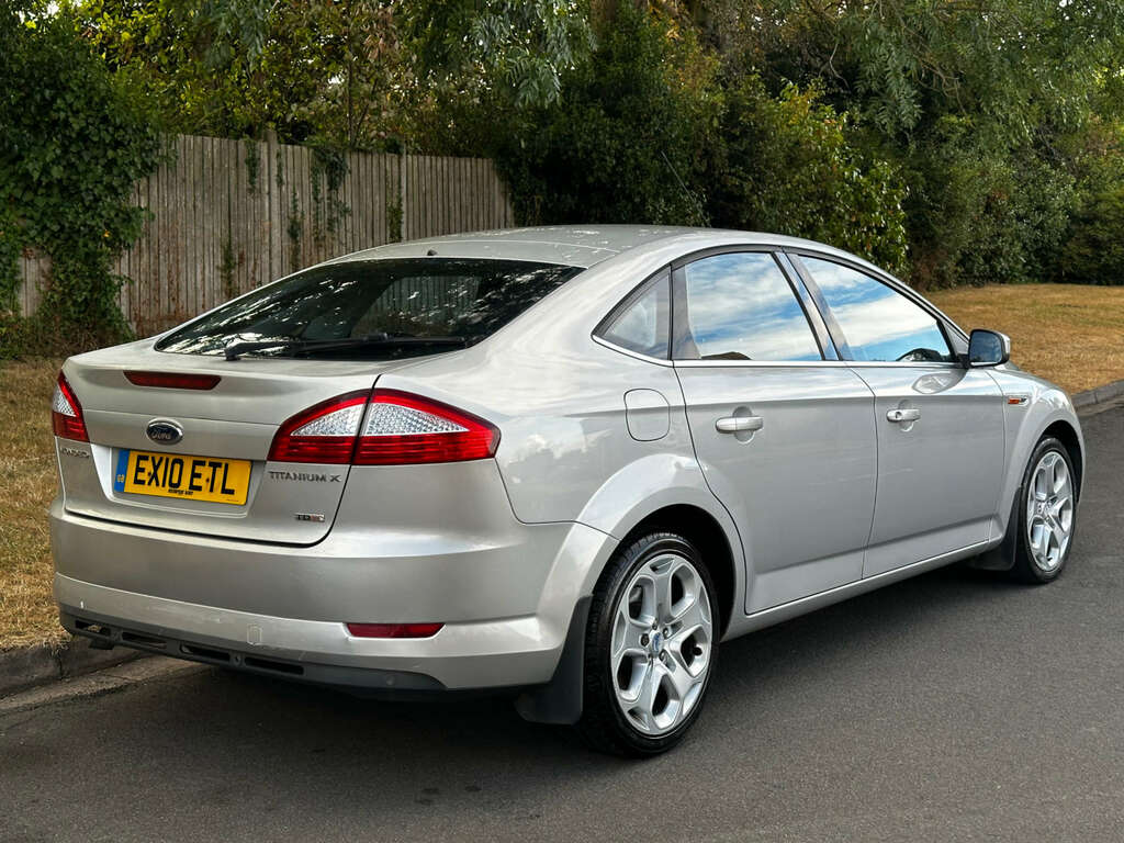 Ford Mondeo Hatchback Blue #8