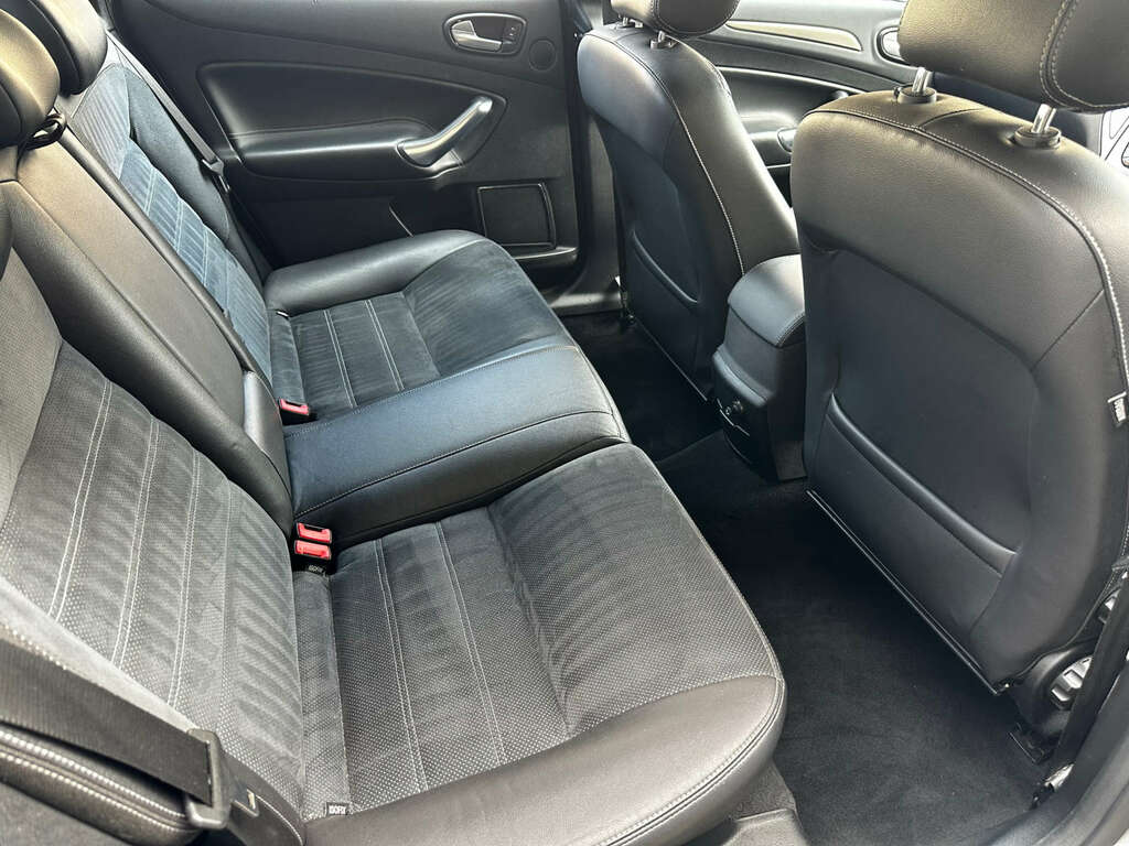 Ford Mondeo Hatchback Blue #21