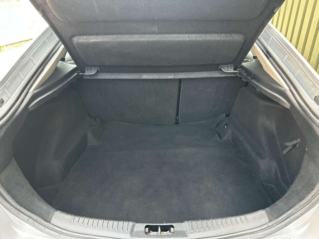 Ford Mondeo Hatchback Blue #22