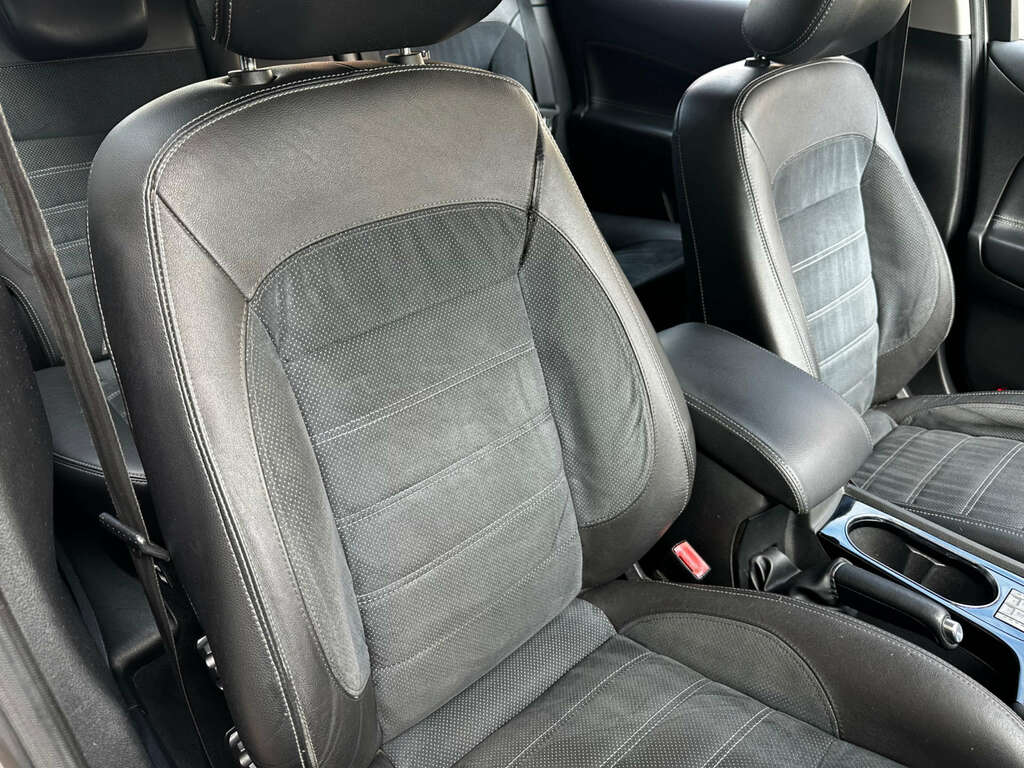 Ford Mondeo Hatchback Blue #20