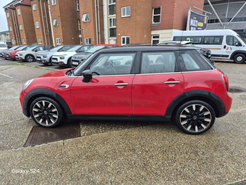 Mini Hatch 1.5 Cooper Exclusive Euro 6 Ss - 2021 70 Red #5