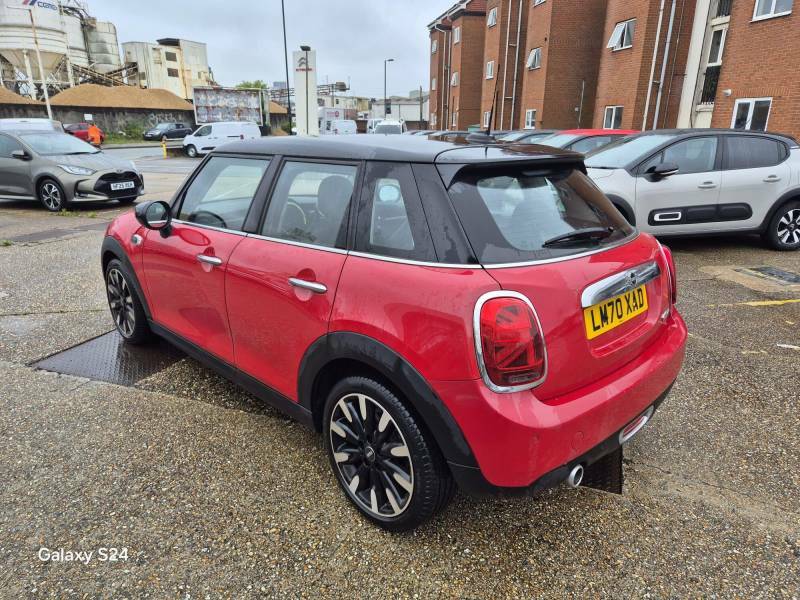 Mini Hatch 1.5 Cooper Exclusive Euro 6 Ss - 2021 70 Red #4