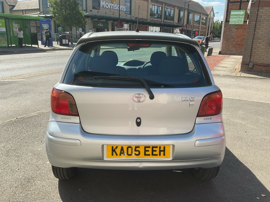 Toyota Yaris Hatchback Red #5