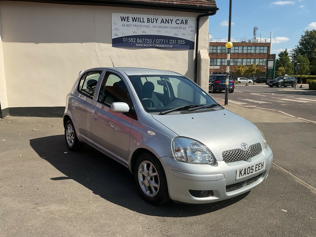Toyota Yaris 1.3 Vvt-i Colour Collection 200505 Silver