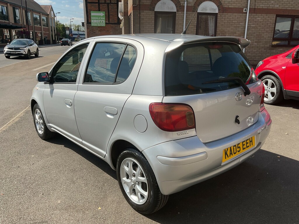 Toyota Yaris Hatchback Red #4