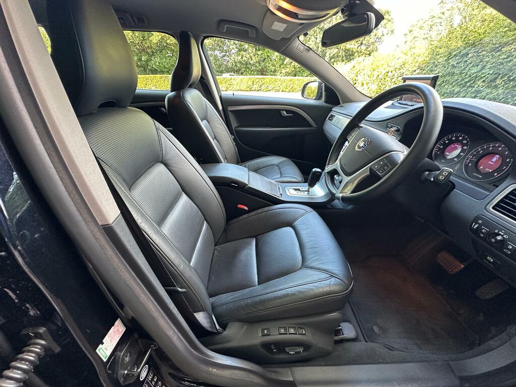 Volvo V70 2.4 T5 Se Lux Estate Geartronic 258 G #3