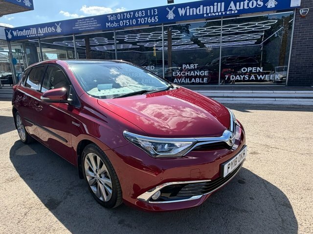Toyota Auris Vvt-h Excel Hatchback Red