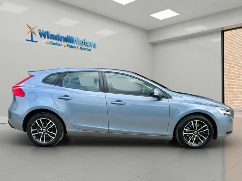 Volvo V40 2.0 D3 Momentum YN68GZF Blue #3