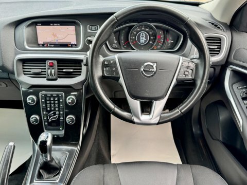 Volvo V40 2.0 D3 Momentum YN68GZF Blue #2