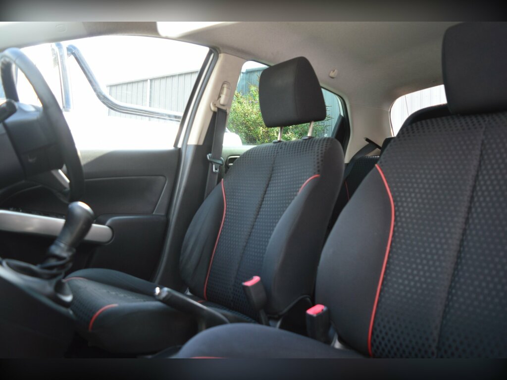 Mazda 2 1.3 Venture Hatchback Euro 5 84 White #5