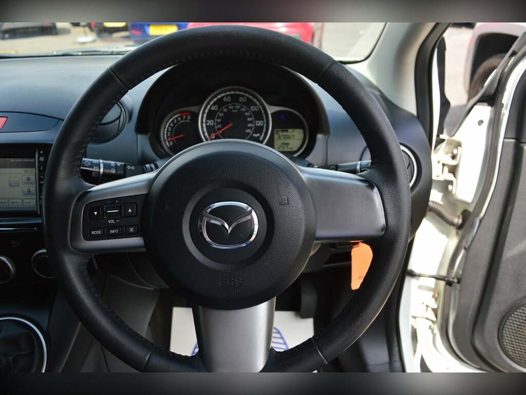 Mazda 2 1.3 Venture Hatchback Euro 5 84 White #3