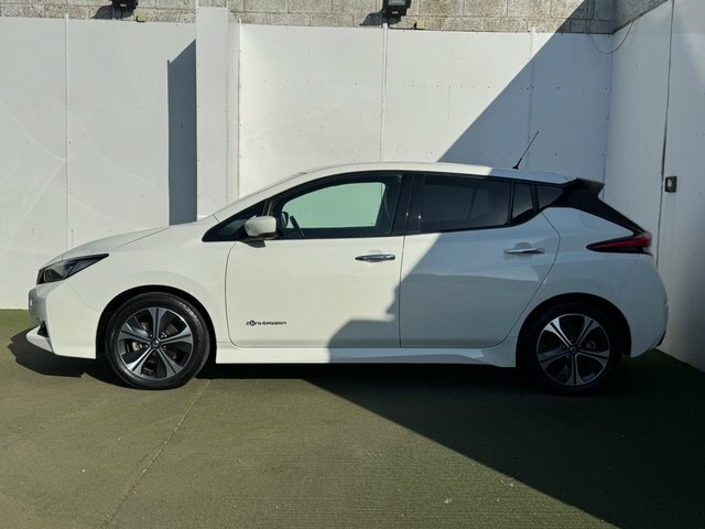 Nissan Leaf Tekna Hatchback White #4
