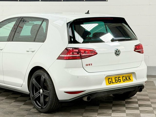 Volkswagen Golf 2.0 Tsi Bluemotion Tech Gti Hatchback D GL66GKK White #2