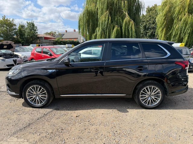 Mitsubishi Outlander 2.4H Twinmotor 13.8Kwh Dynamic Suv Plug Black #6