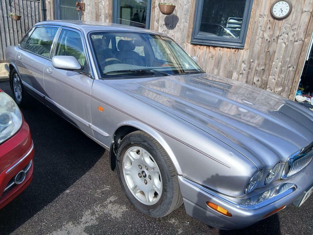 Jaguar XJ 8 Blue #9