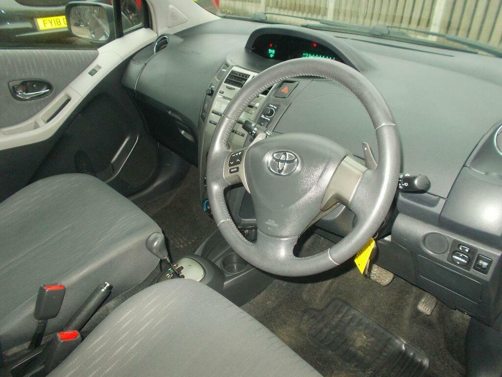 Toyota Yaris Hatchback 1.33 Dual Vvt-i Tr Euro 4 Ss 200 Grey #11