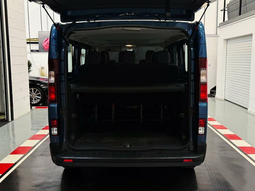 Renault Trafic 2L Sport Nav PE70TYO Blue #5