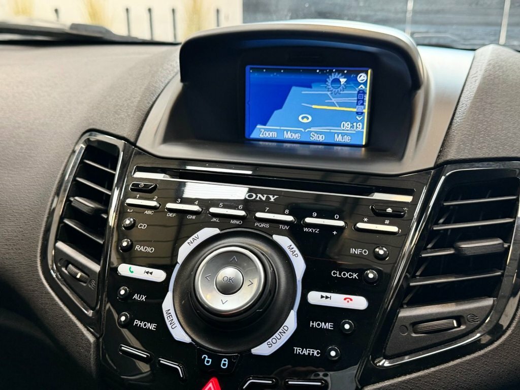 Ford Fiesta 1L Titanium CX66HZZ White #5