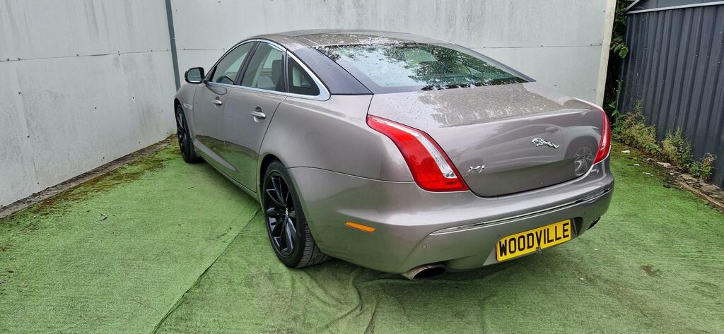 Jaguar XJ Red #10