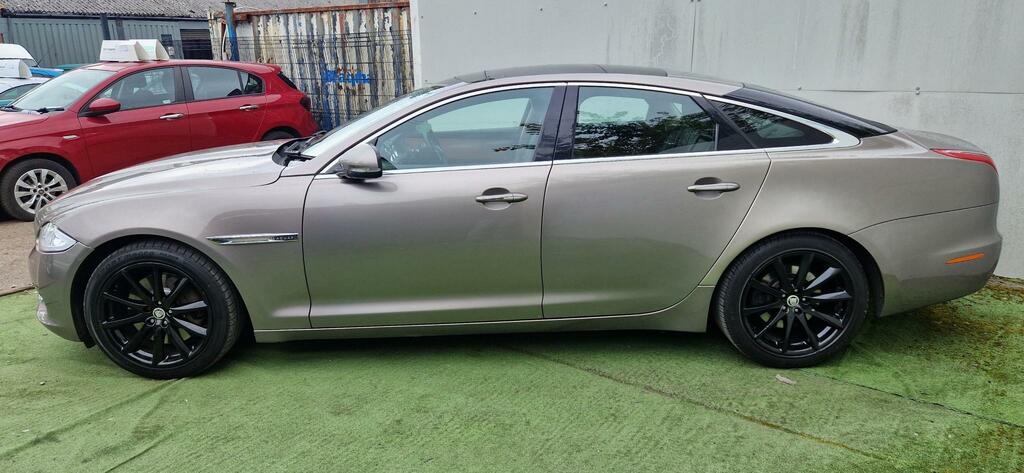 Jaguar XJ Luxury V6 D Grey #4