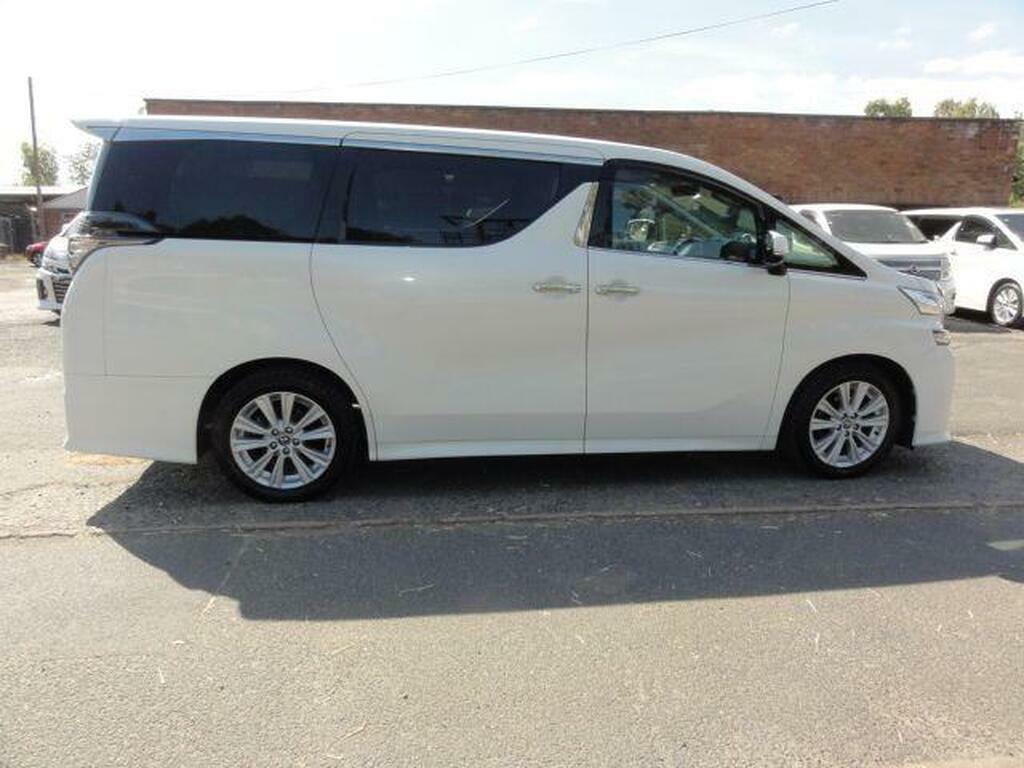 Toyota Vellfire Mpv Black #12