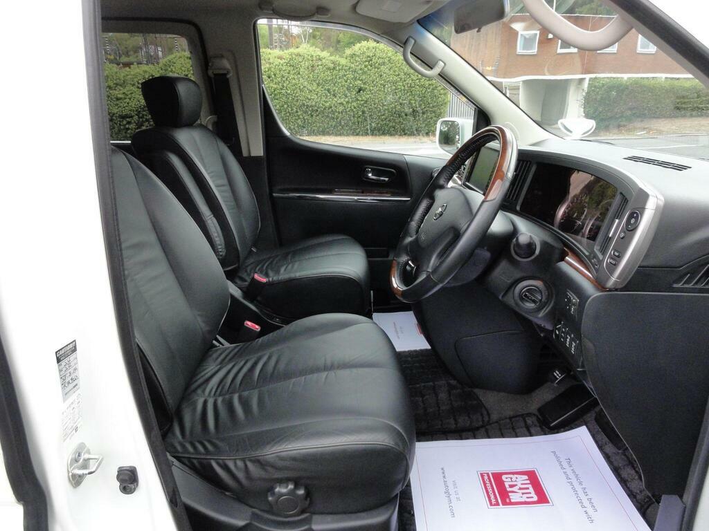 Nissan Elgrand Highway Star 2.5 Fresh Import White #2