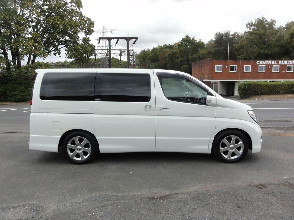 Nissan Elgrand Highway Star 2.5 Fresh Import White #5
