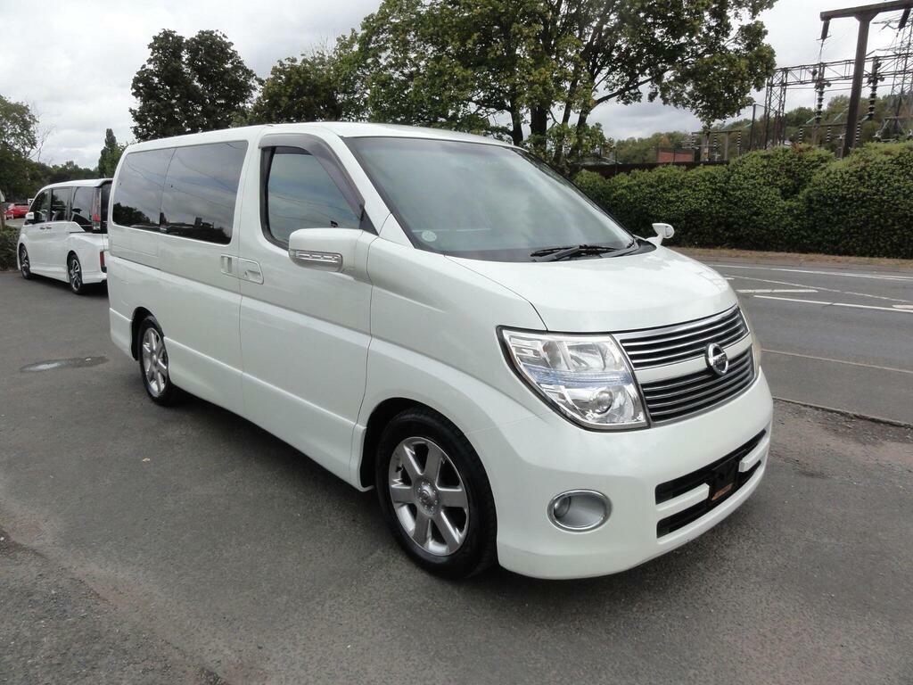 Nissan Elgrand Highway Star 2.5 Fresh Import White #4