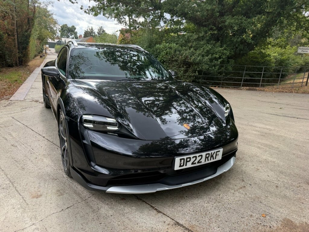 Porsche Taycan Estate Black #4