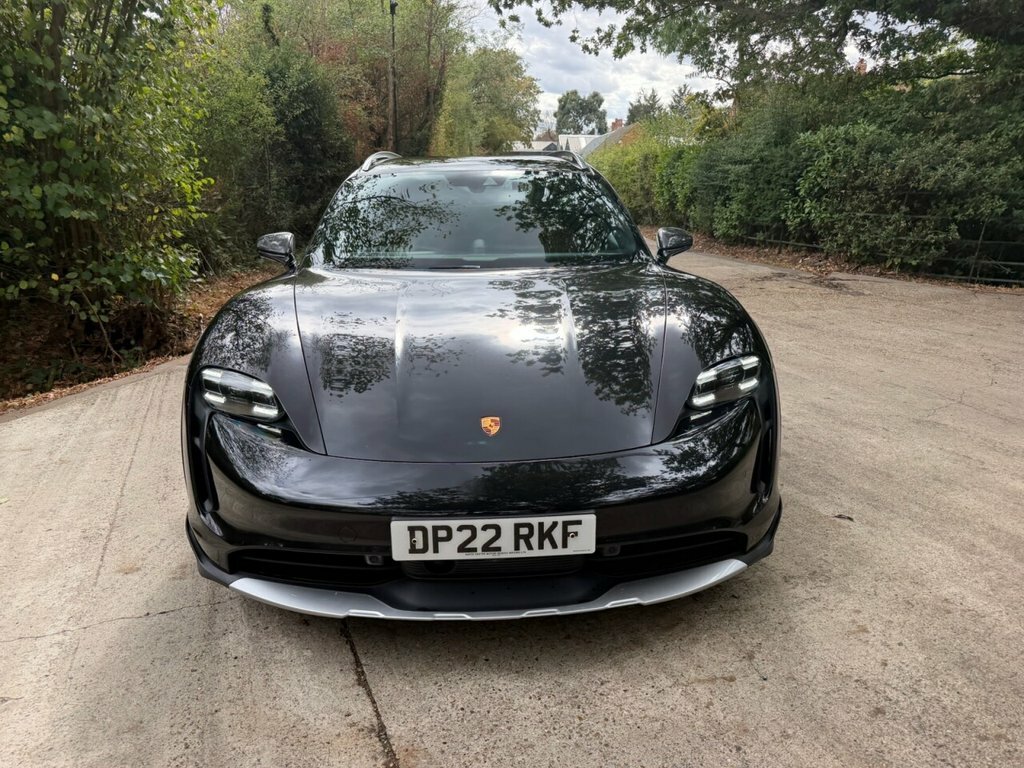 Porsche Taycan Estate Black #5