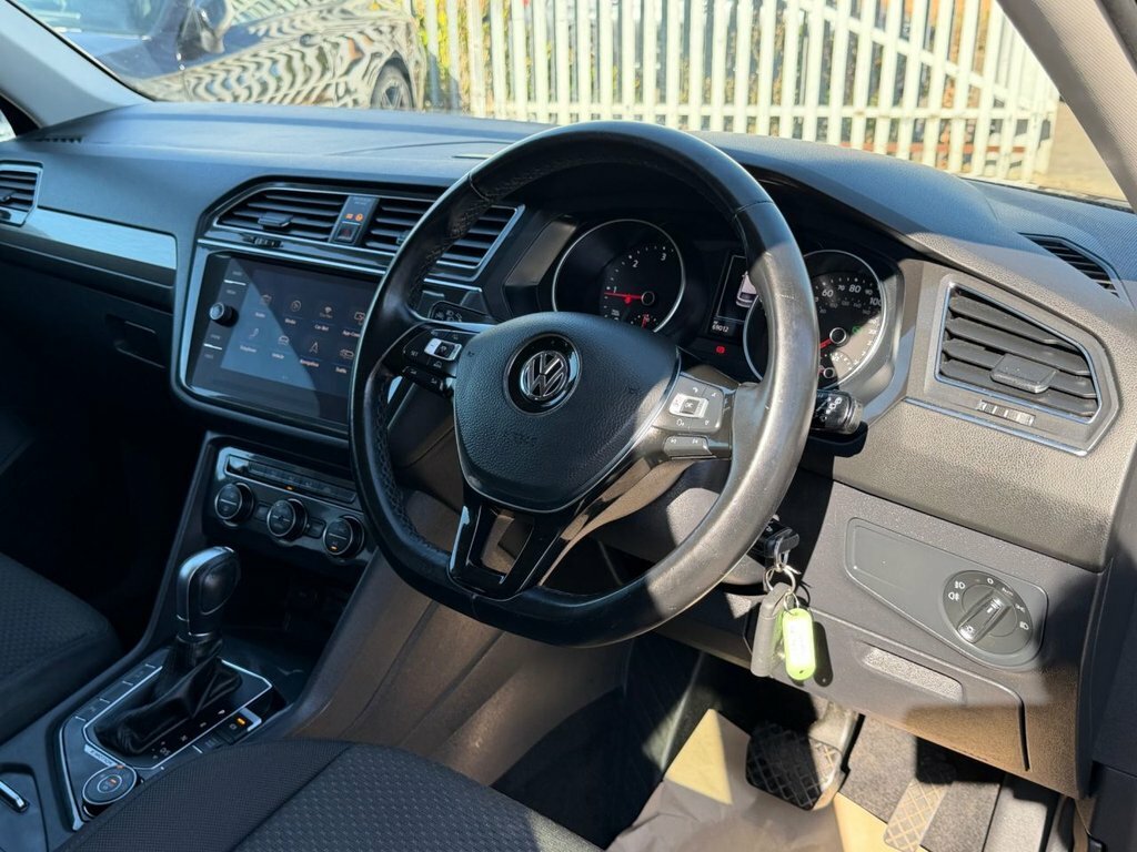 Volkswagen Tiguan Allspace 2L Se Nav SR19KLJ Black #4