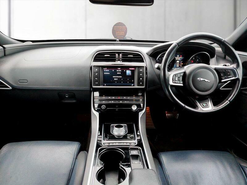 Jaguar XE Prestige Black #9