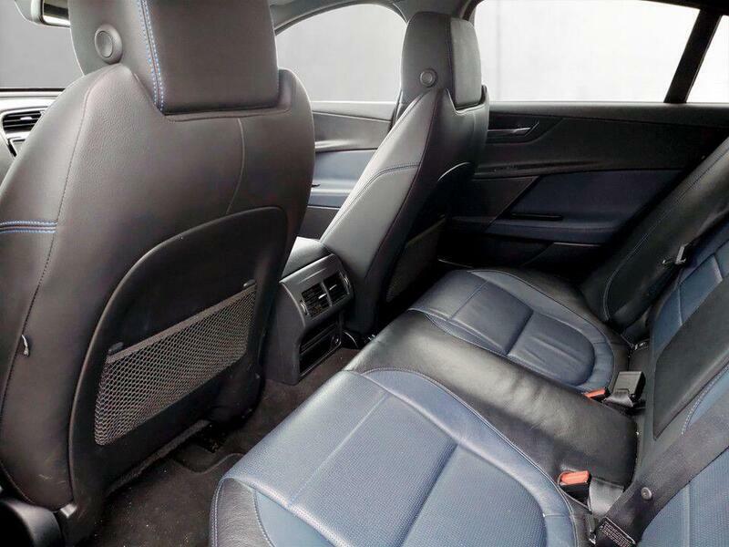Jaguar XE Prestige Black #17