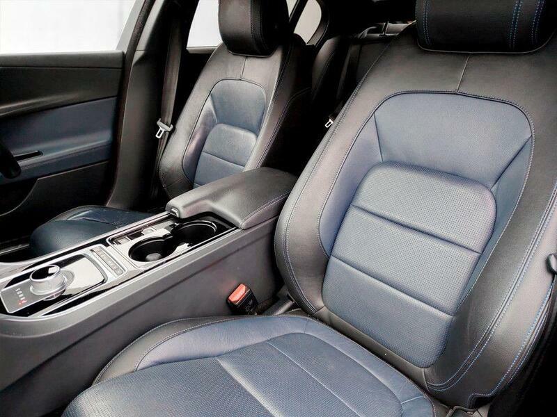 Jaguar XE Prestige Black #16