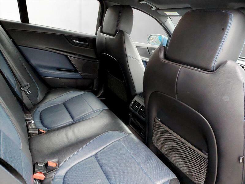 Jaguar XE Prestige Black #20