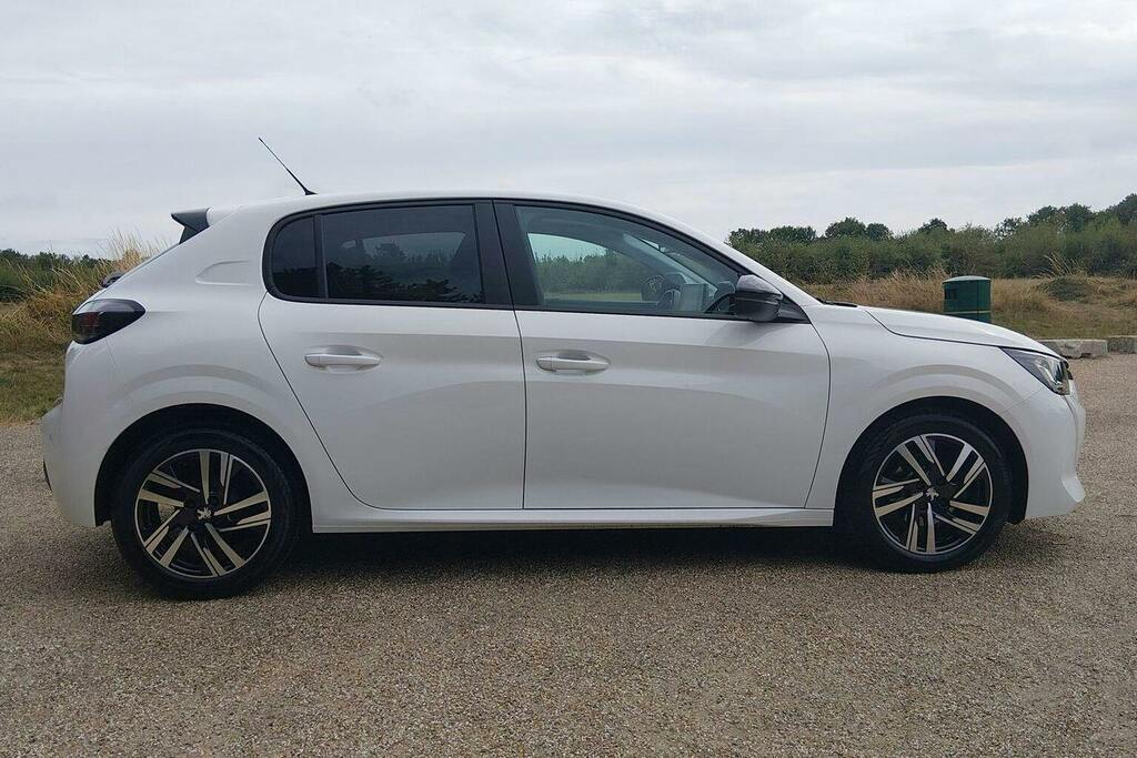 Peugeot 208 1.2 Puretech Active Premium Plus Hatchback Pe GV73JCZ White #2