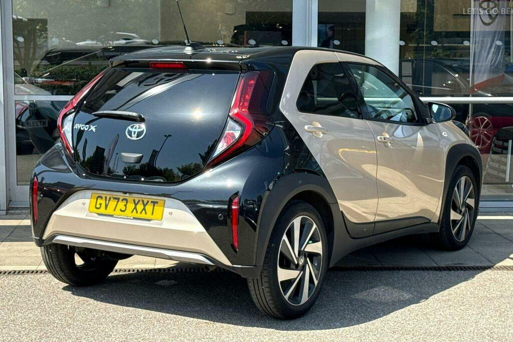 Toyota Aygo X 1.0 Vvt I Exclusive Hatchback GV73XXT Beige #2