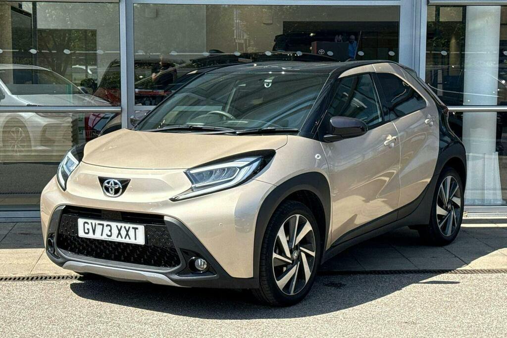Toyota Aygo X 1.0 Vvt I Exclusive Hatchback GV73XXT Beige #3