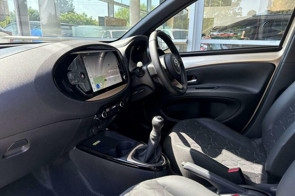 Toyota Aygo X 1.0 Vvt I Exclusive Hatchback GV73XXT Beige #5