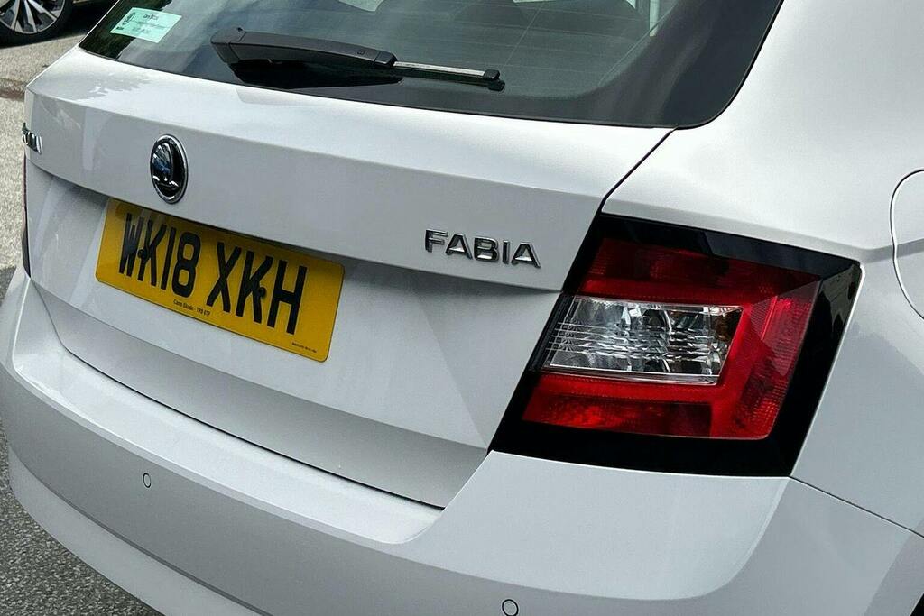 Skoda Fabia Colour Edition 1.0 Tsi 95 Ps 5G Man White #37