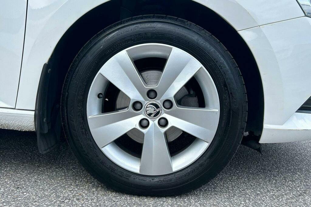Skoda Fabia Colour Edition 1.0 Tsi 95 Ps 5G Man White #9