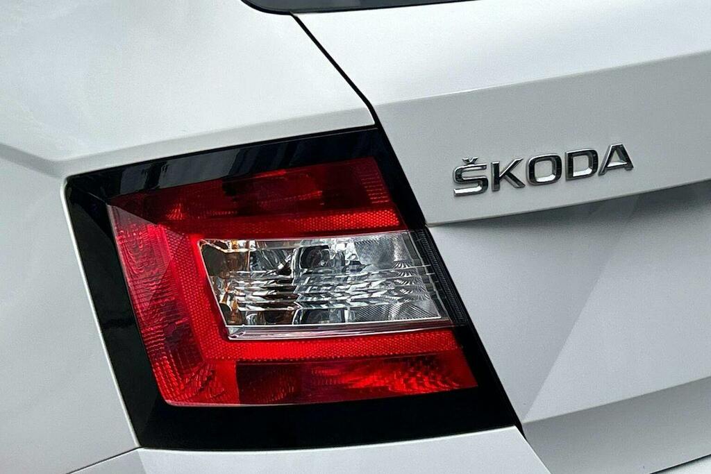 Skoda Fabia Colour Edition 1.0 Tsi 95 Ps 5G Man White #38