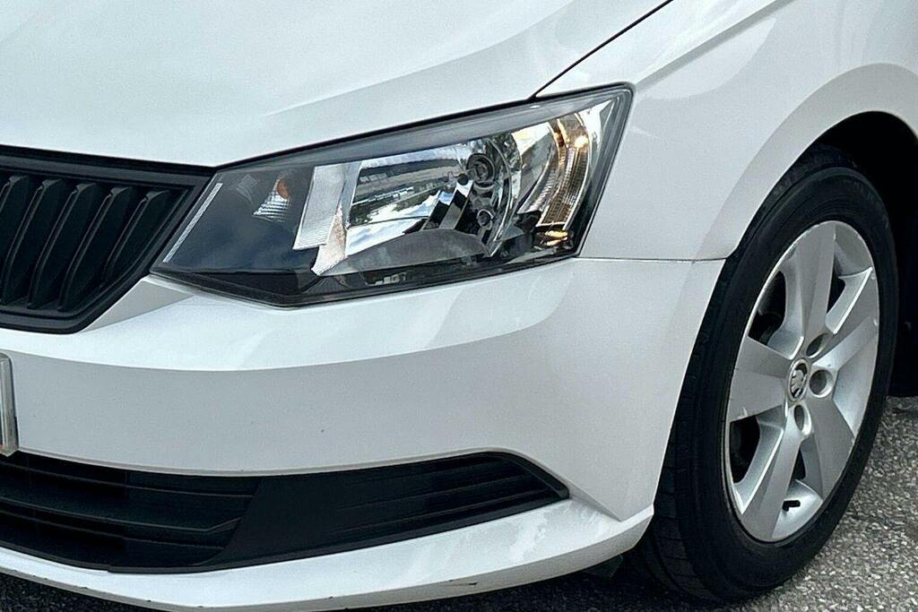 Skoda Fabia Colour Edition 1.0 Tsi 95 Ps 5G Man White #39