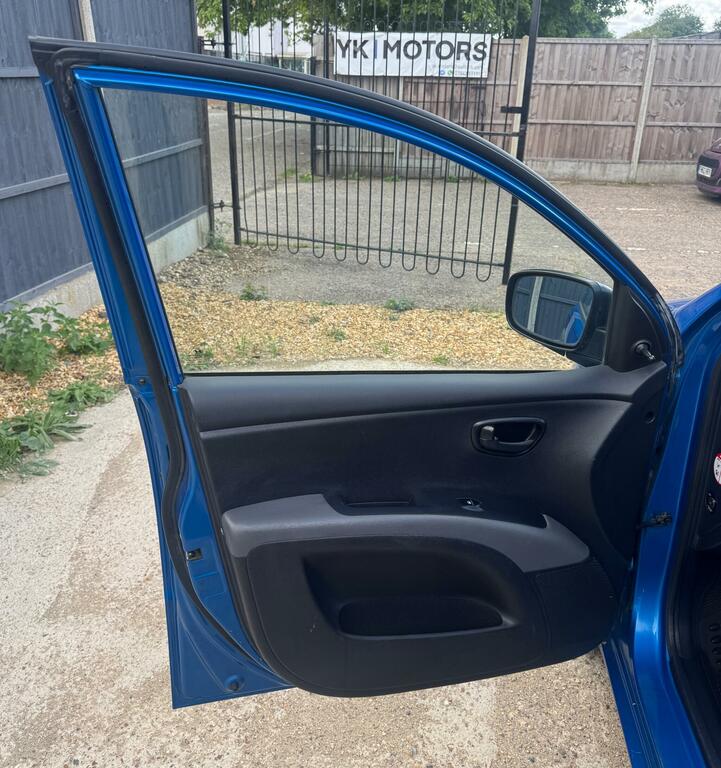 Hyundai I10 Hatchback Silver #25