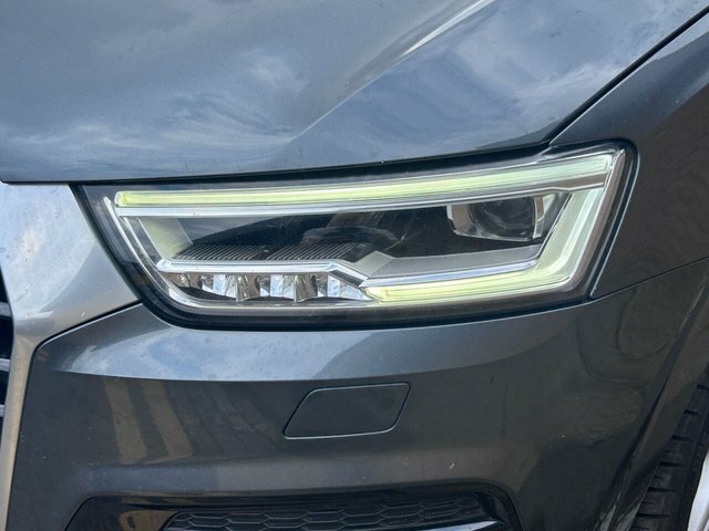 Audi Q3 Estate Black #12