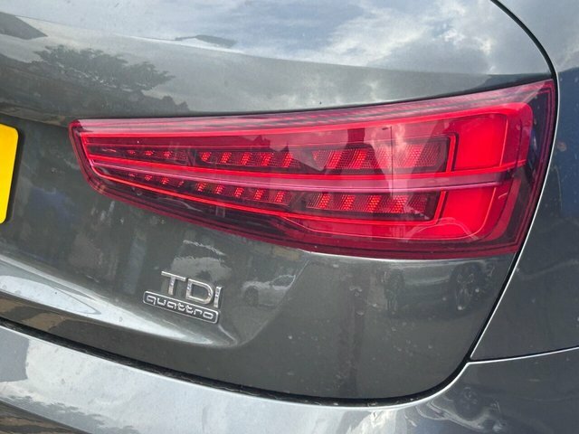 Audi Q3 Estate Black #15
