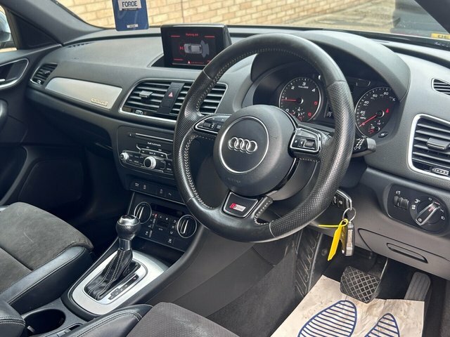 Audi Q3 Estate Black #18