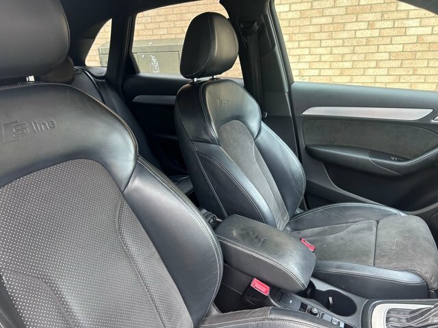 Audi Q3 Estate Black #32
